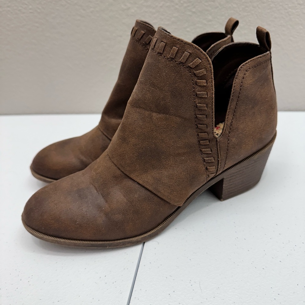 Rock & Candy Brown Ankle Booties 8.5 Lipton Chelsea Booties